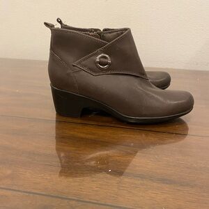 Clarks Dark Brown Ankle Boots with Buckle size 6
